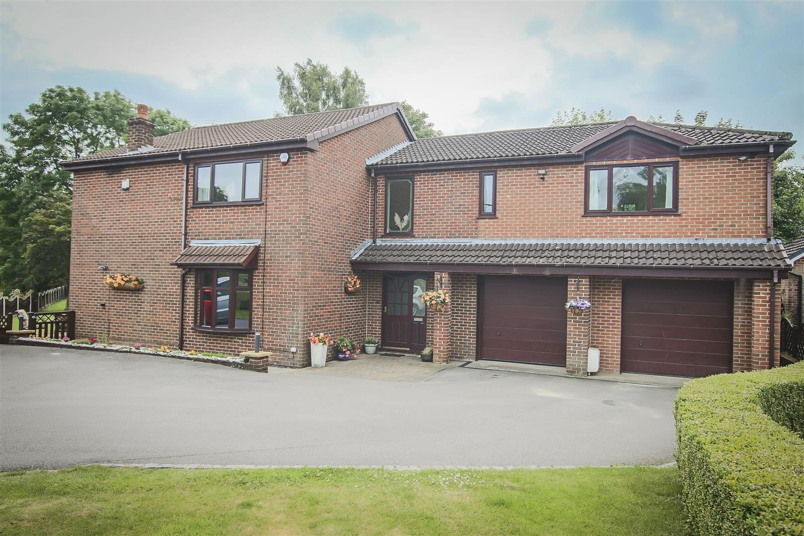 5 Bed Detached House For Sale - Main Image